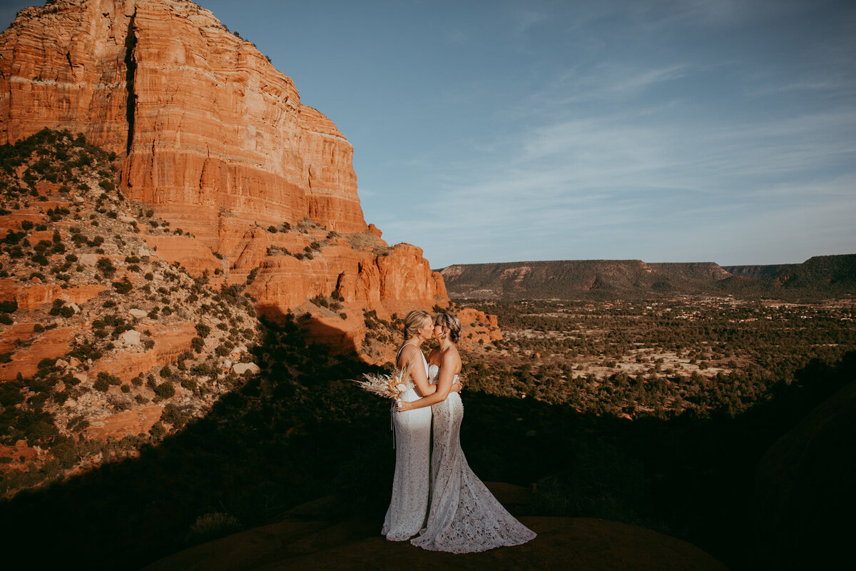 two brides eloping in sedona arizona