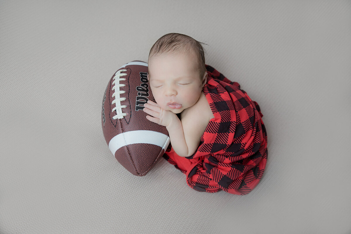 melissa-lamb-newborn-studio-ottawa-grey-loft-studio-2023-36