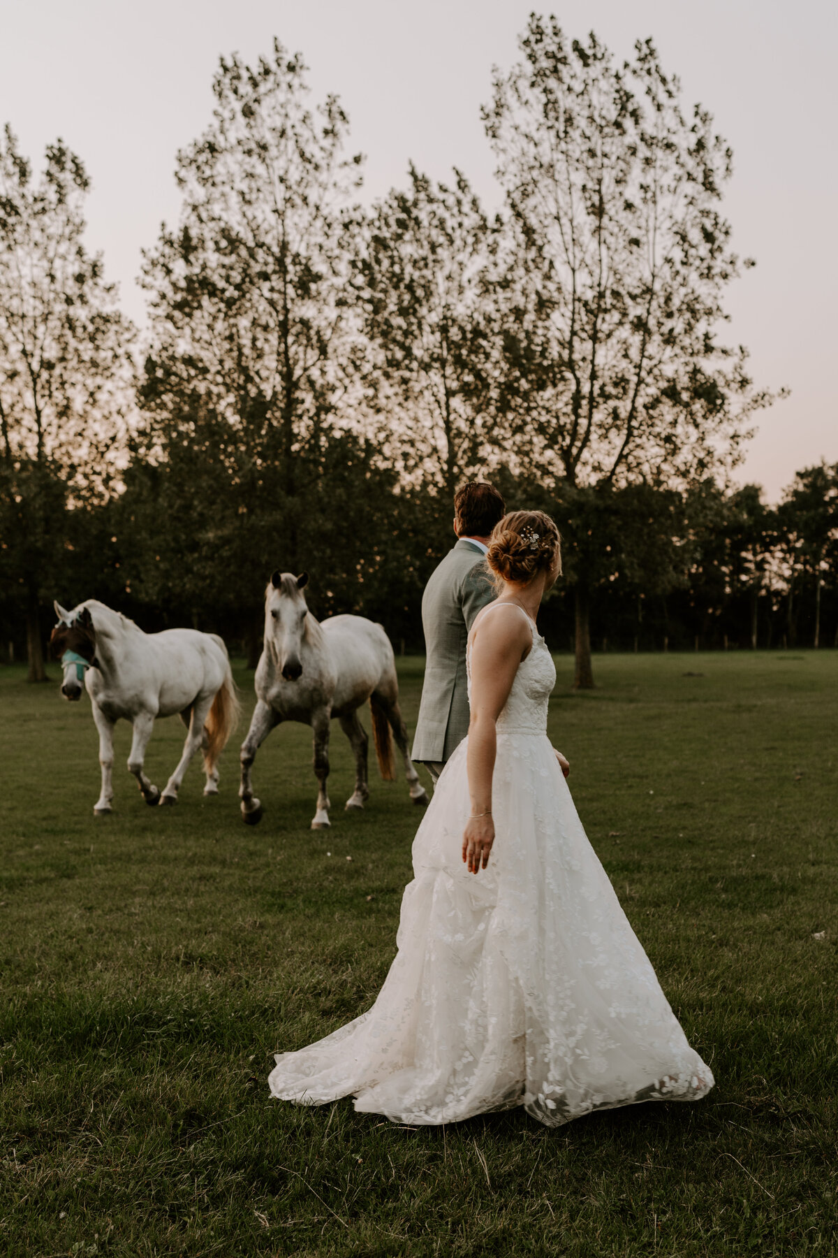 Trouwfotograaf in Zeeland. De leukste trouwlocaties in Zeeland vind je in deze blog. Door everatilroefotografie, trouwfotograaf in Middelburg,Zeeland