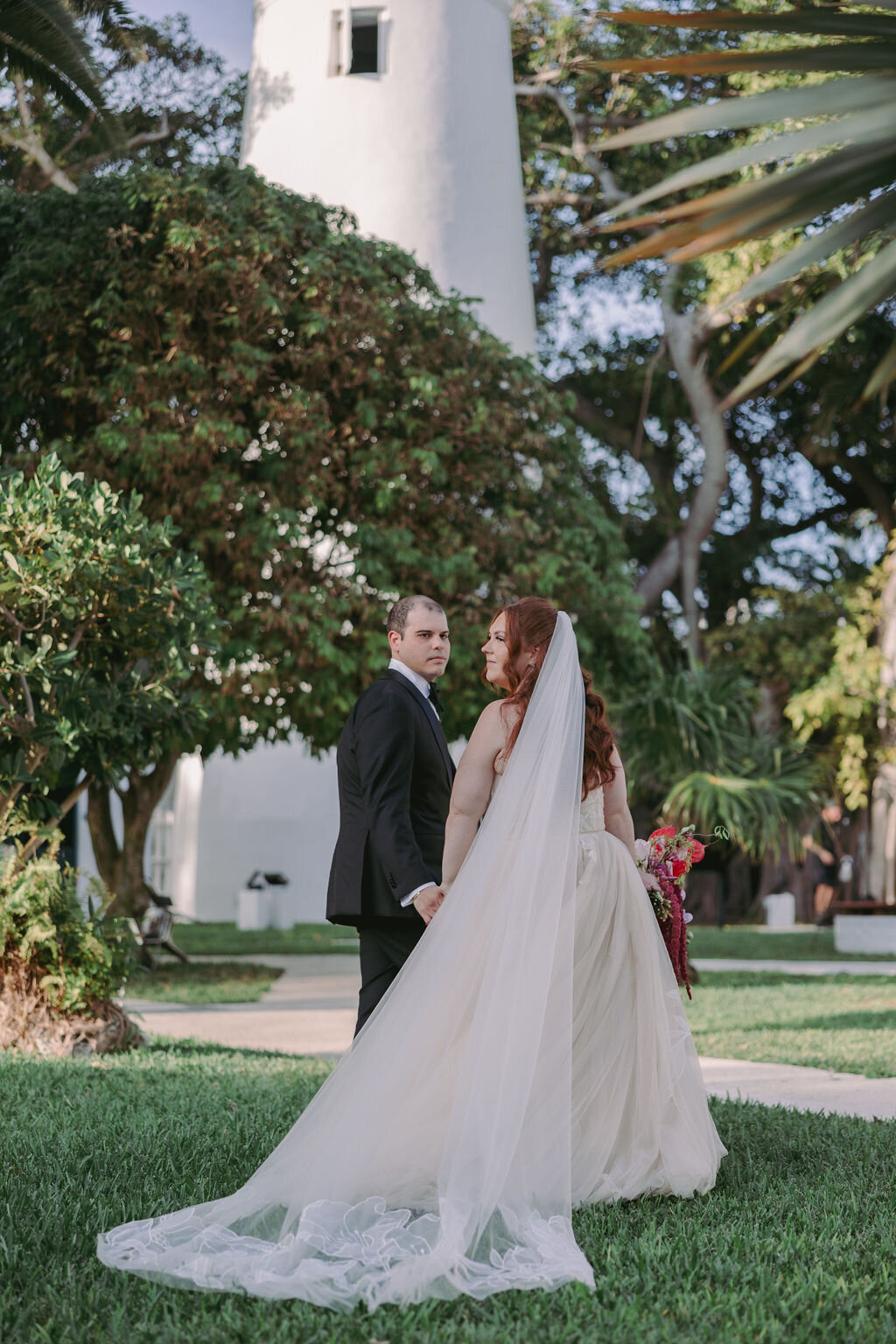wedding budget, wedding caterers, venue selection,bride veil