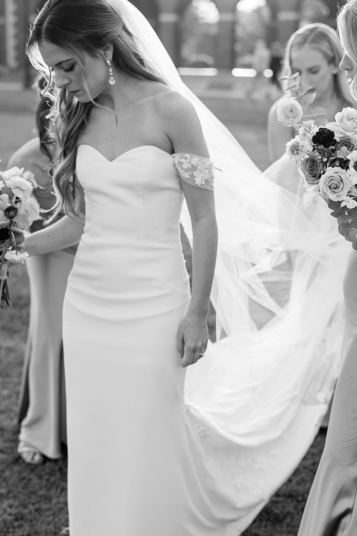 Bride holds bouquet 
