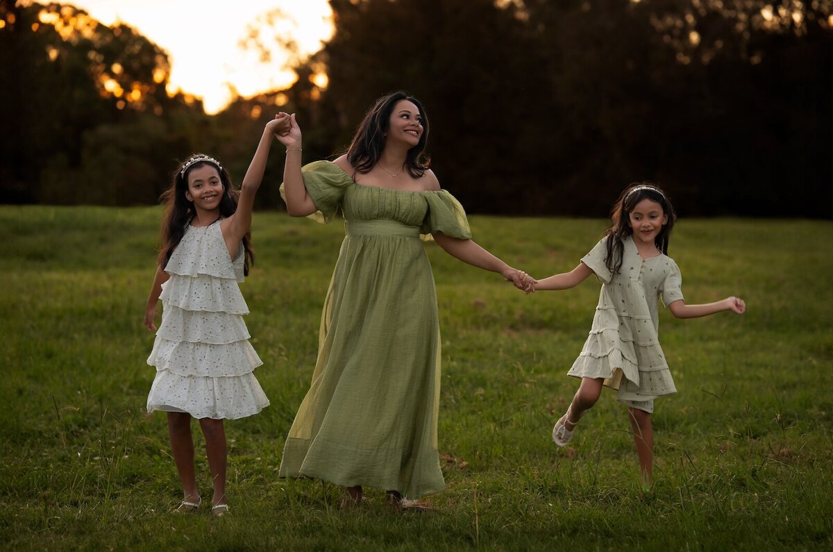 Brisbane-Family-Portrait-2-Girl-in-Oxley-Creek-Common-during-Sunset-22