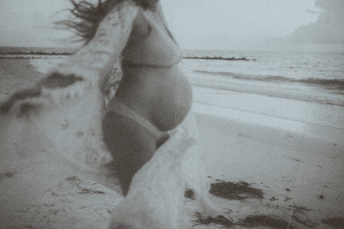 moody-black-white-belly-lace-robe-belly-beach-crop-blurry