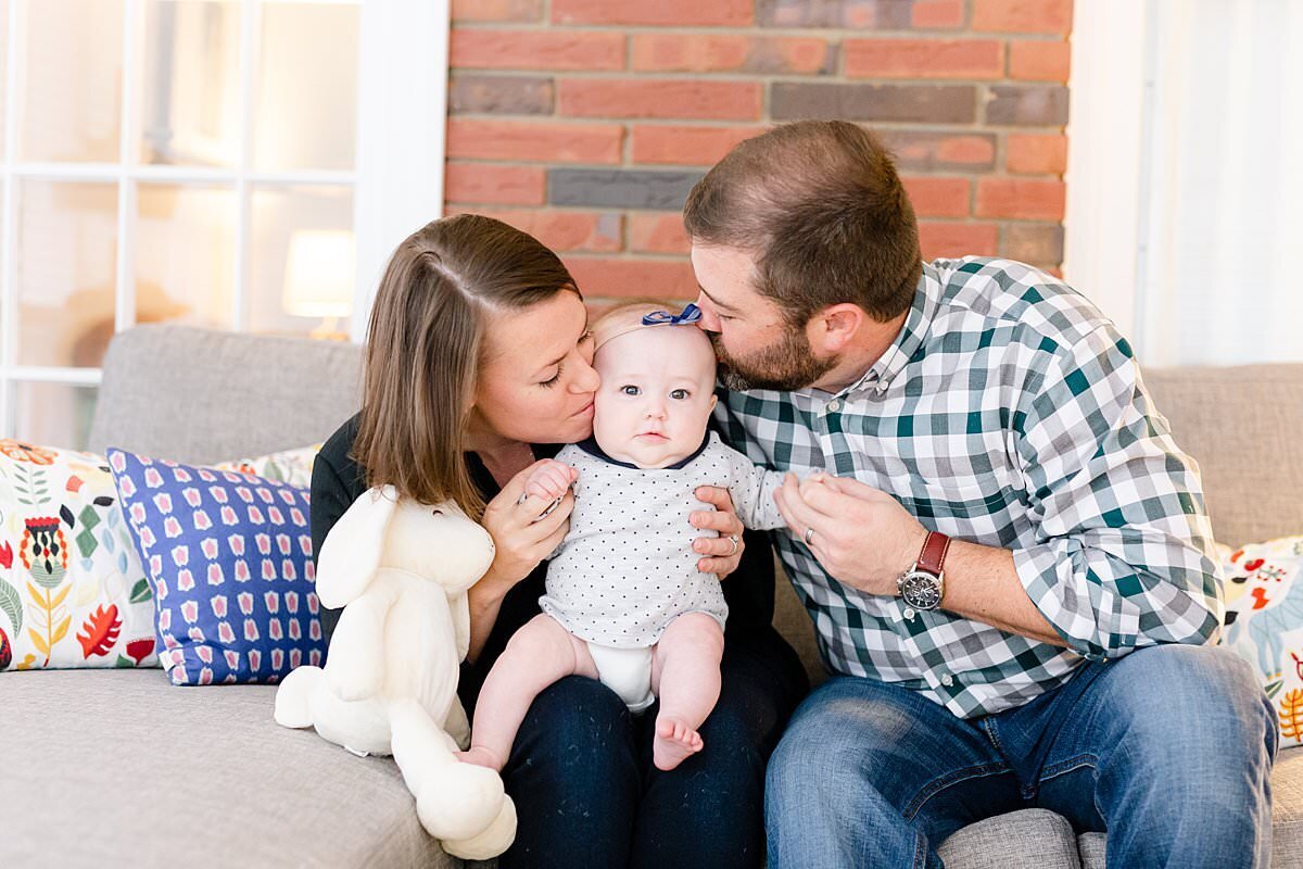 family-photos-at-home-with-baby