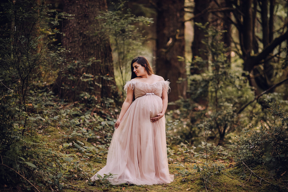 Maternity photo shot in the redwoods, by Katie Anne Southern Oregon Photographer