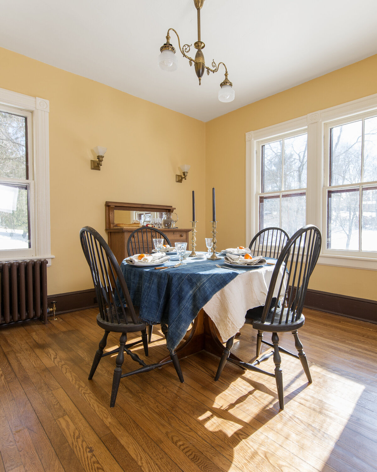 Yellow dinning room mt house_
