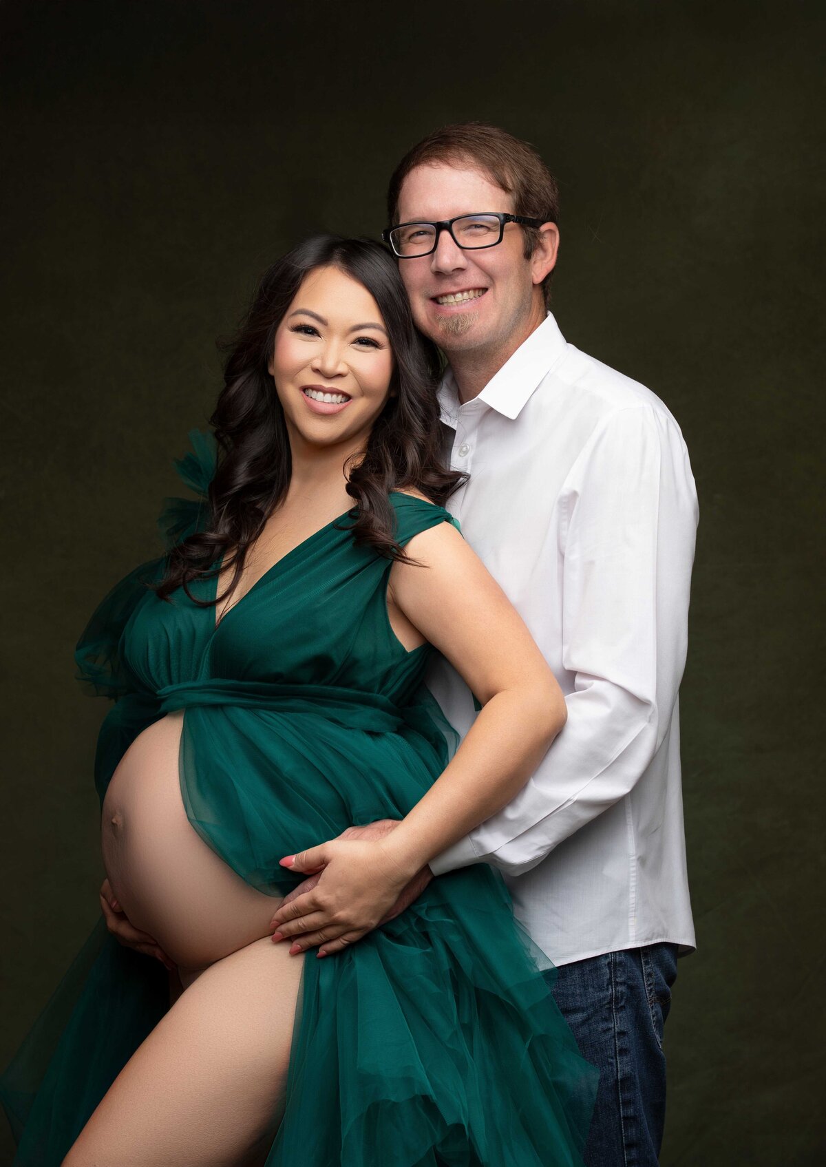 Scottsdale maternity pictures in green dress