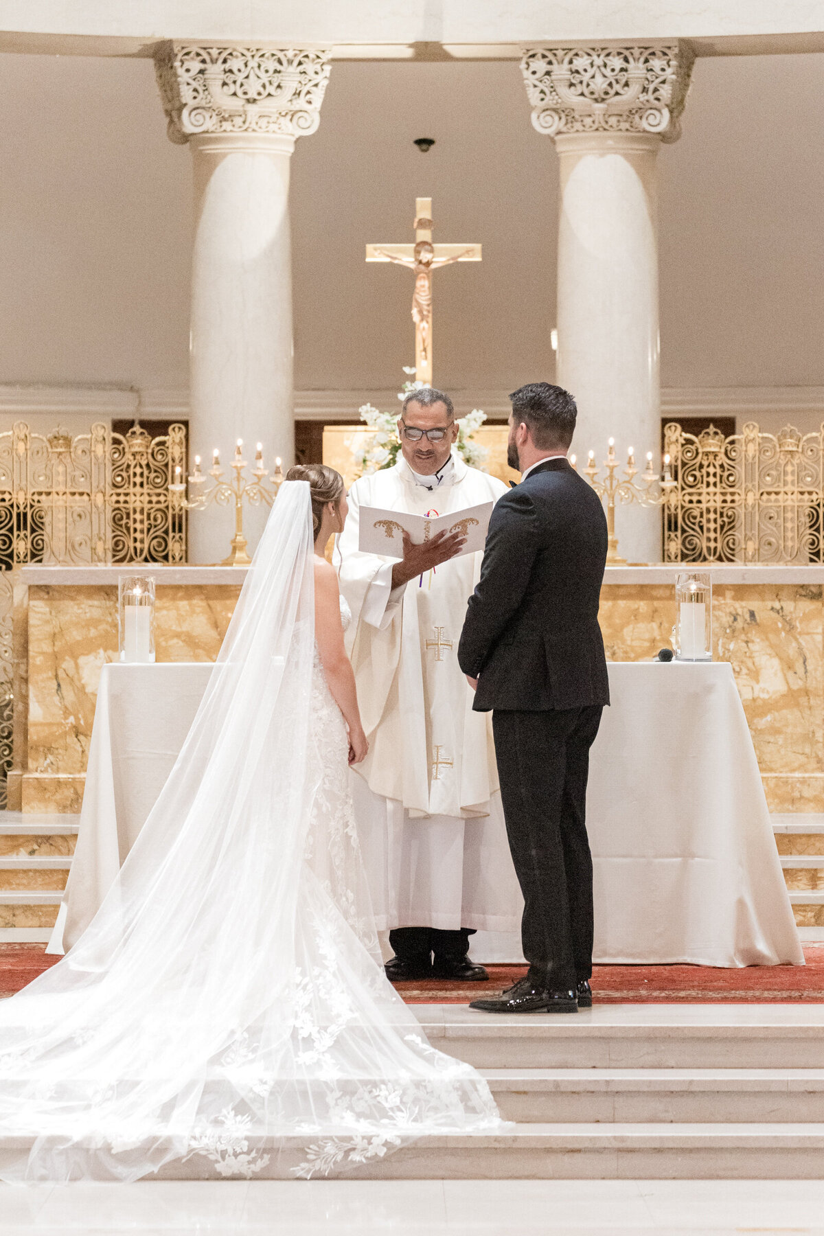 THe Bride and groom exchange their vows