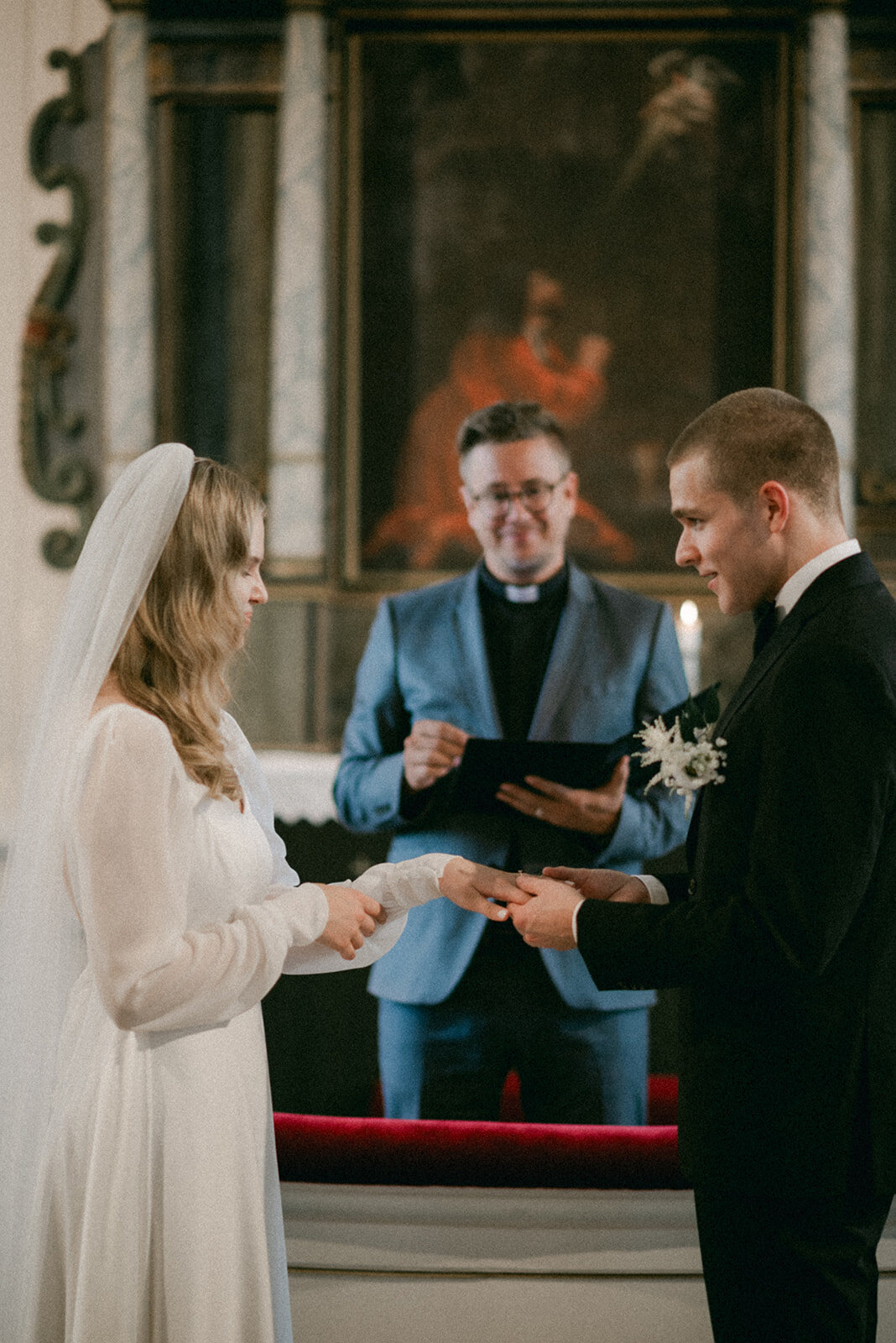 Wedding photograph of an intimate wedding ceremony by photographer Hannika Gabrielsson