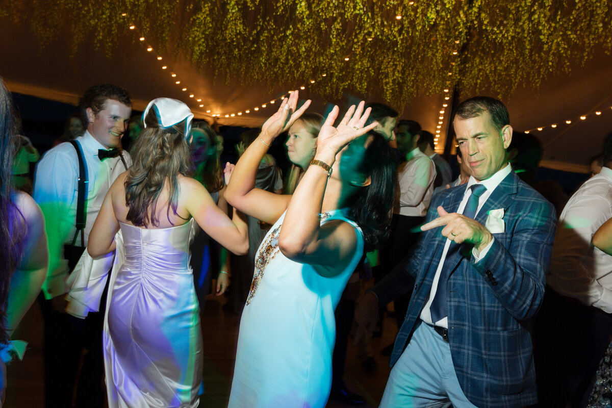 Lake-Minnetonka-wedding-Will-DeGraw-Clever-Disarray-109