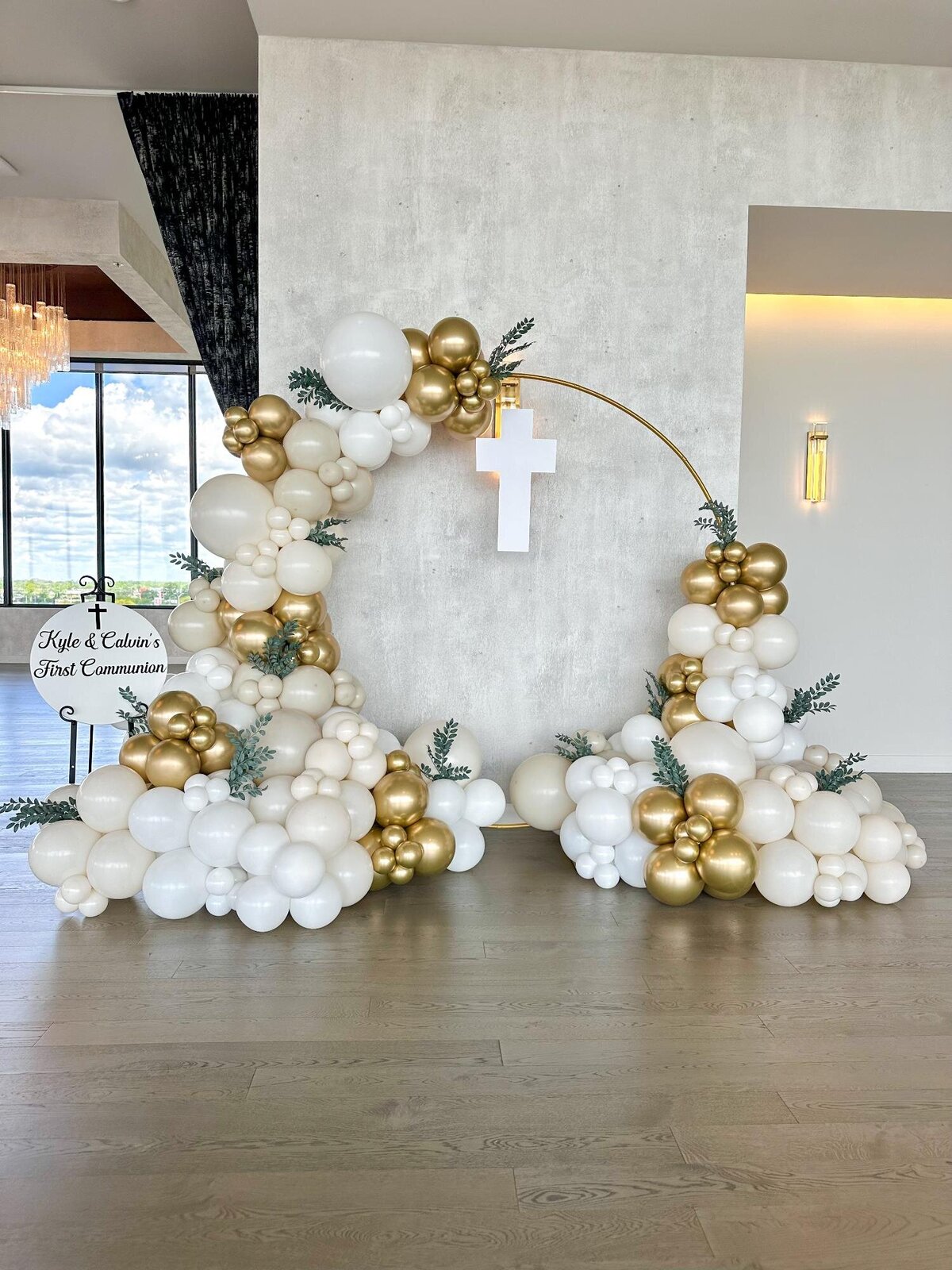 luxury gold and white  balloons for event