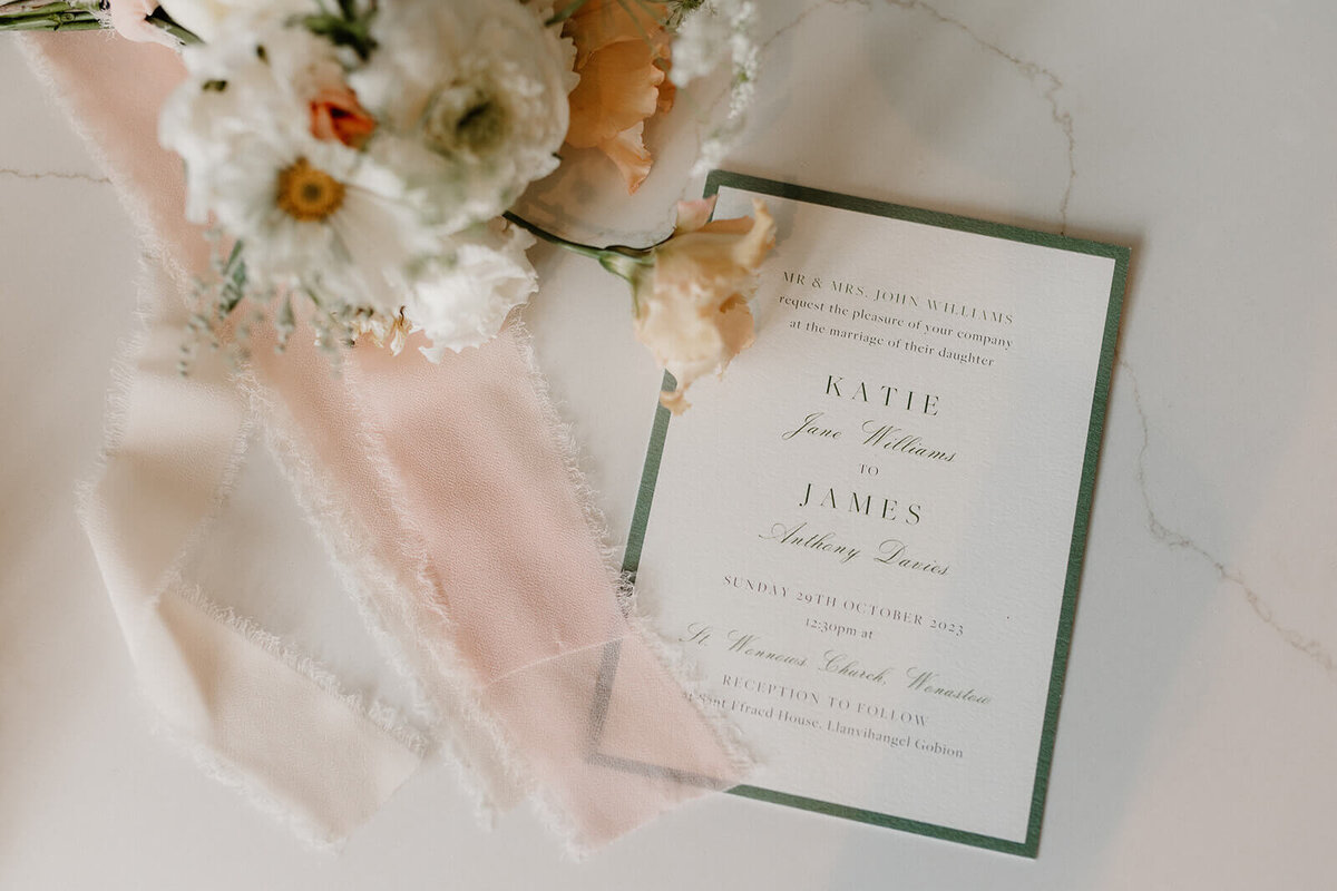 Issy-and-Bella-Floral-Design-Wedding-Florist-Herefordshire-Sant-Ffraed-House3