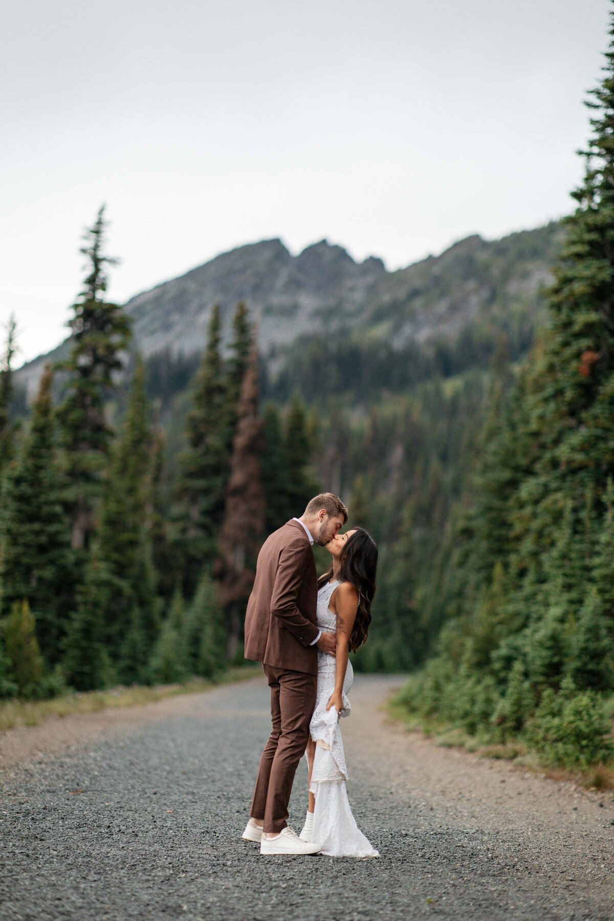 mount-rainier-elopement-sunrise-visitor-center-washington-21