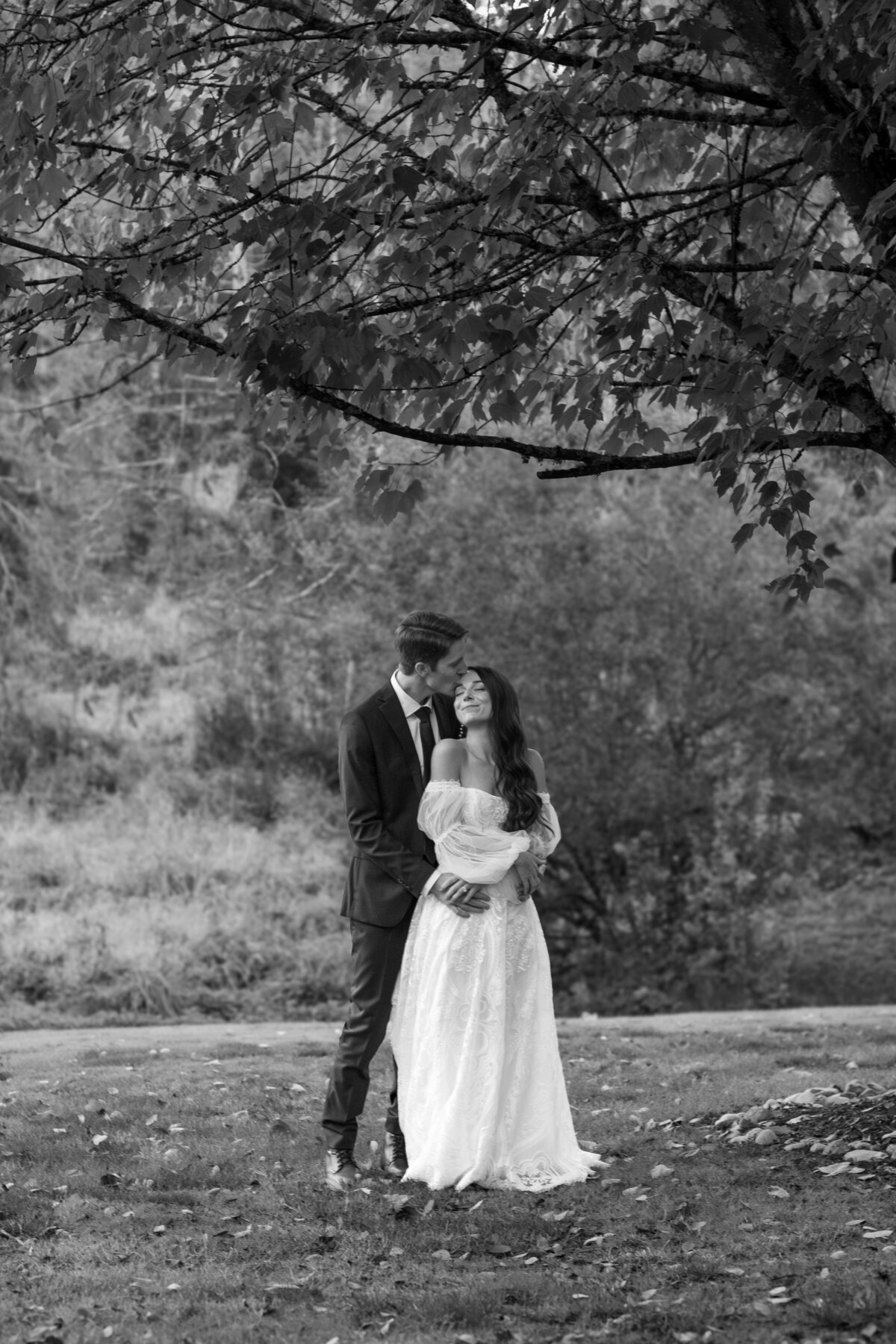 Romantic-documentary-wedding-Jardin del Sol-jennifer-moreno-photography-bride-and-groom