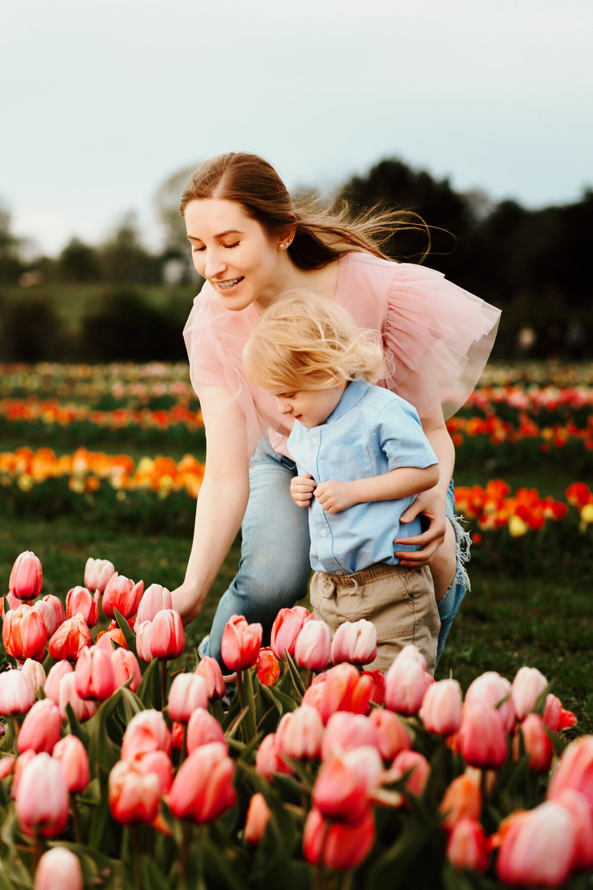 Cave Springs motherhood photographer, motherhood portrait sessions Bentonville AR, professional newborn + family photography NW Arkansas