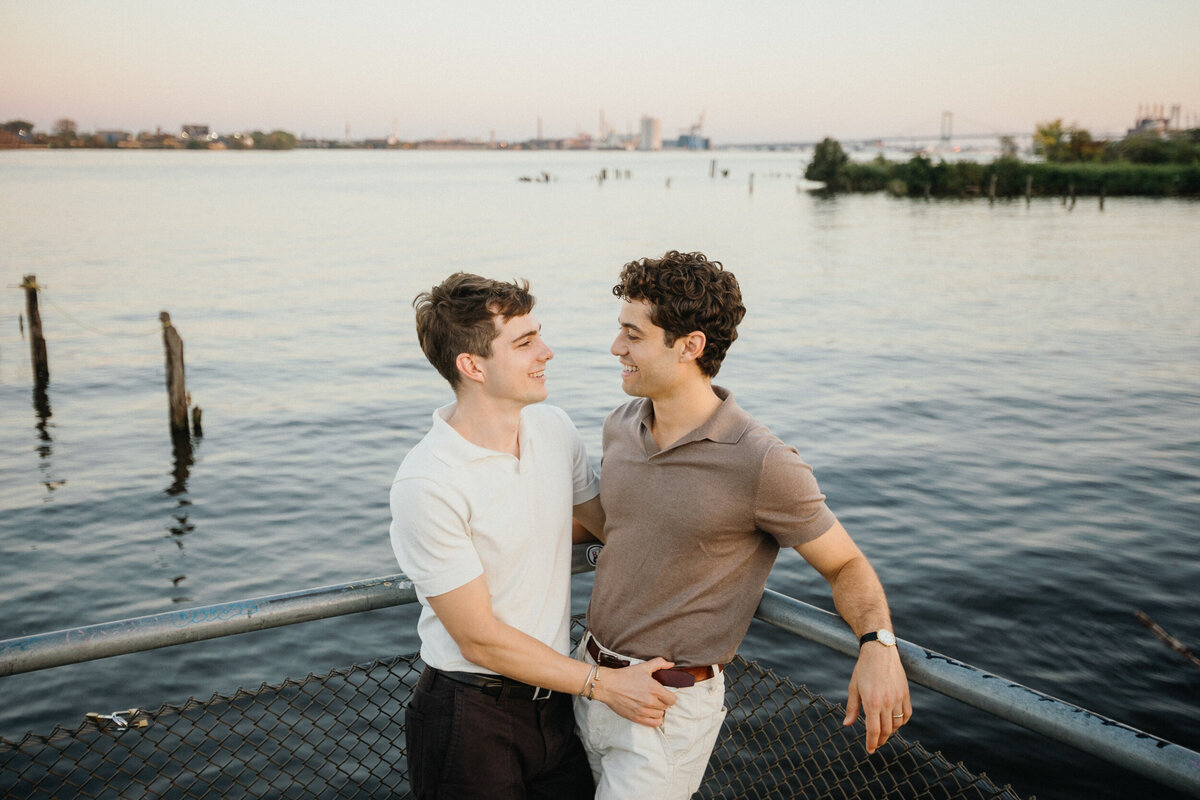 waterfront engagement photos philadelphia