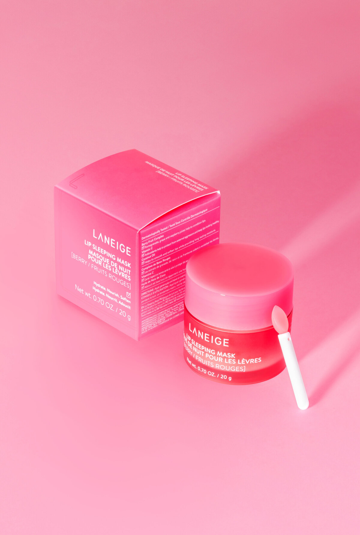 Photo produit du masque lèvres La Neige sur fond rose, réalisée par Studio Helloday.