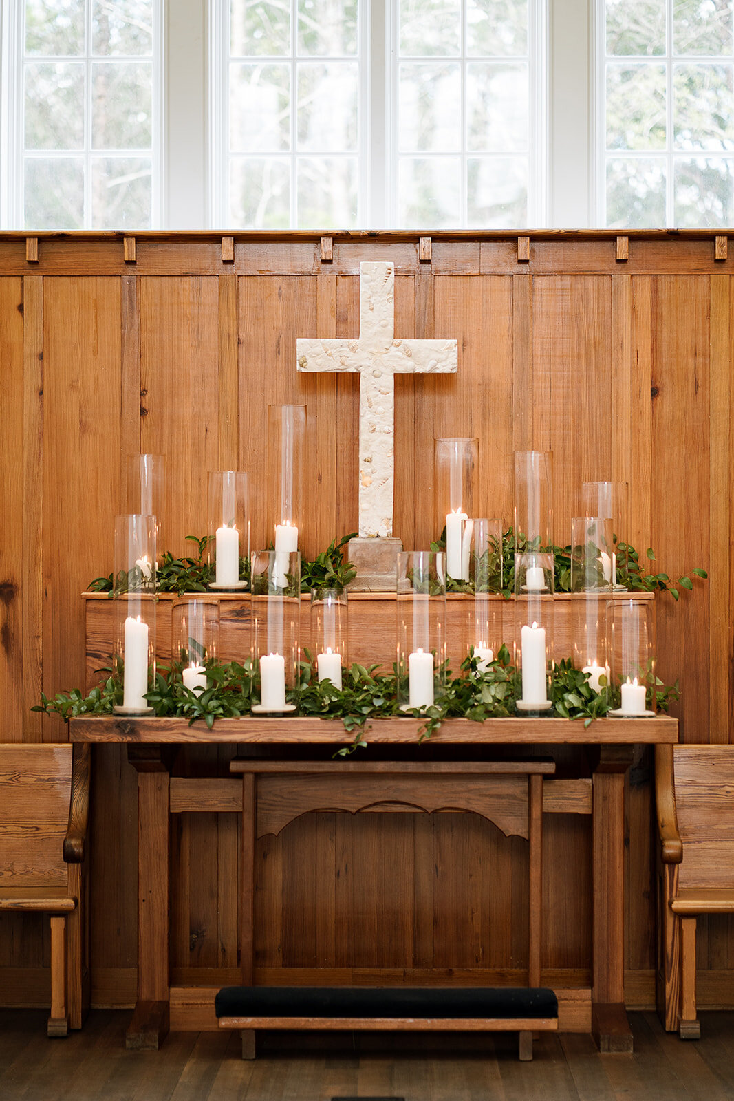 seaside-chapel-wedding-altar