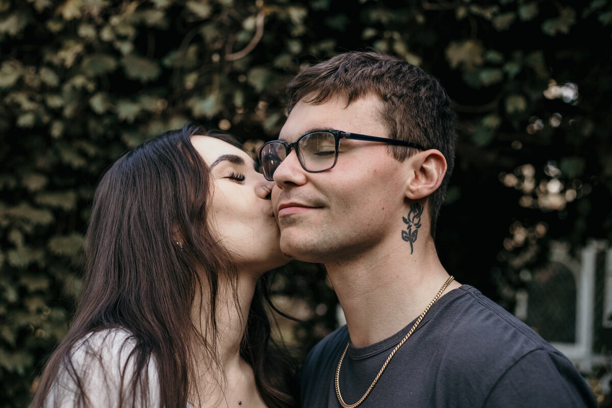 Ashes Photography Couples Session Deepwood Museum and Gardens-3