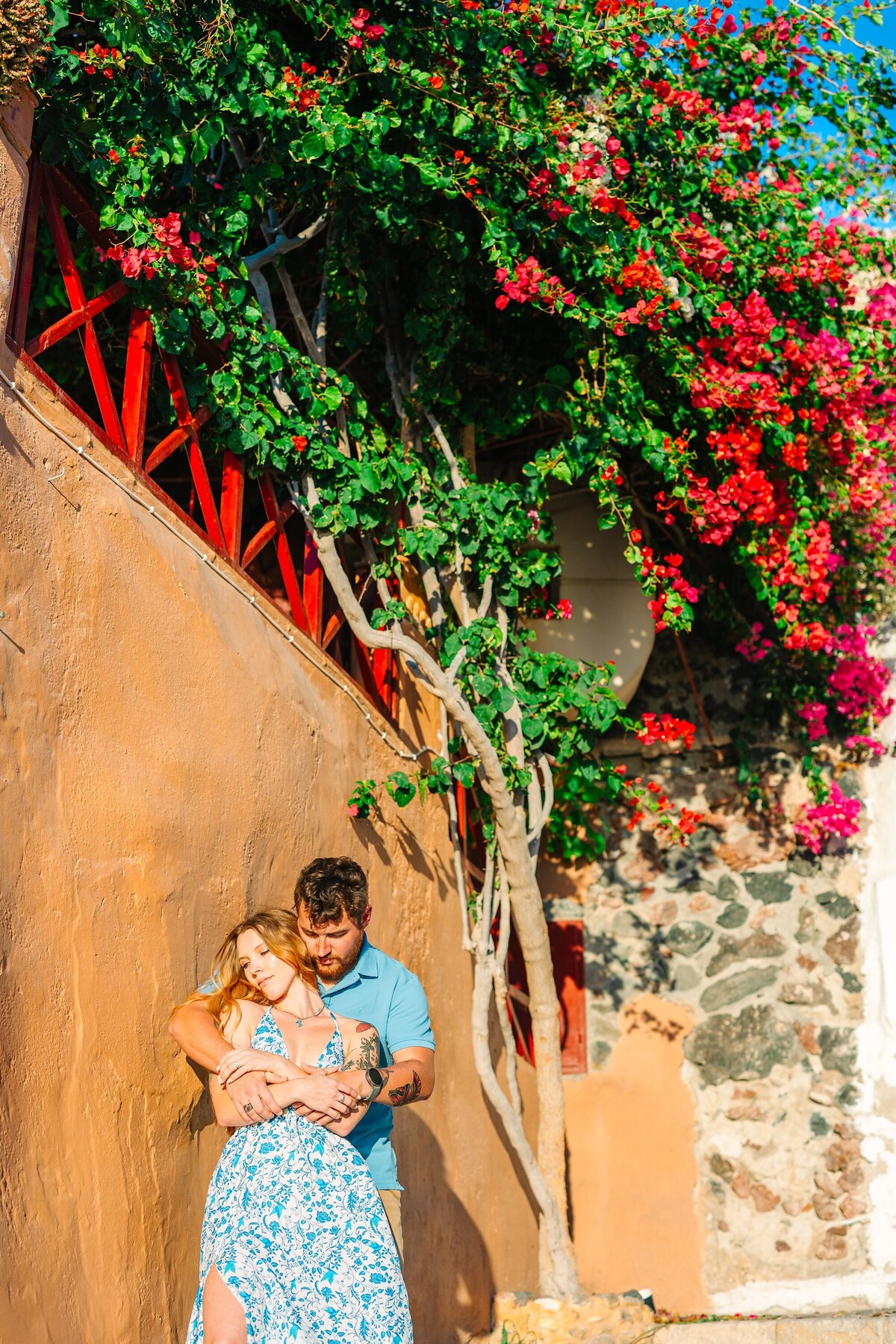 Kelly_Payeur_Photography_Santorini_Greece_Colorful_Engagement_Destination_Photographer_0010