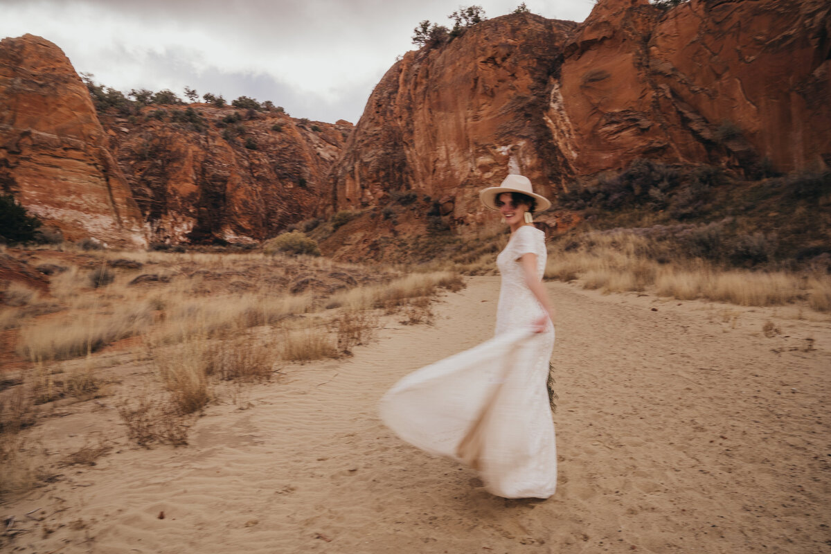 2022-Dec-New-Mexico-Red-Rock-Bridal-Photos-Molly-Margaret-Photography-27