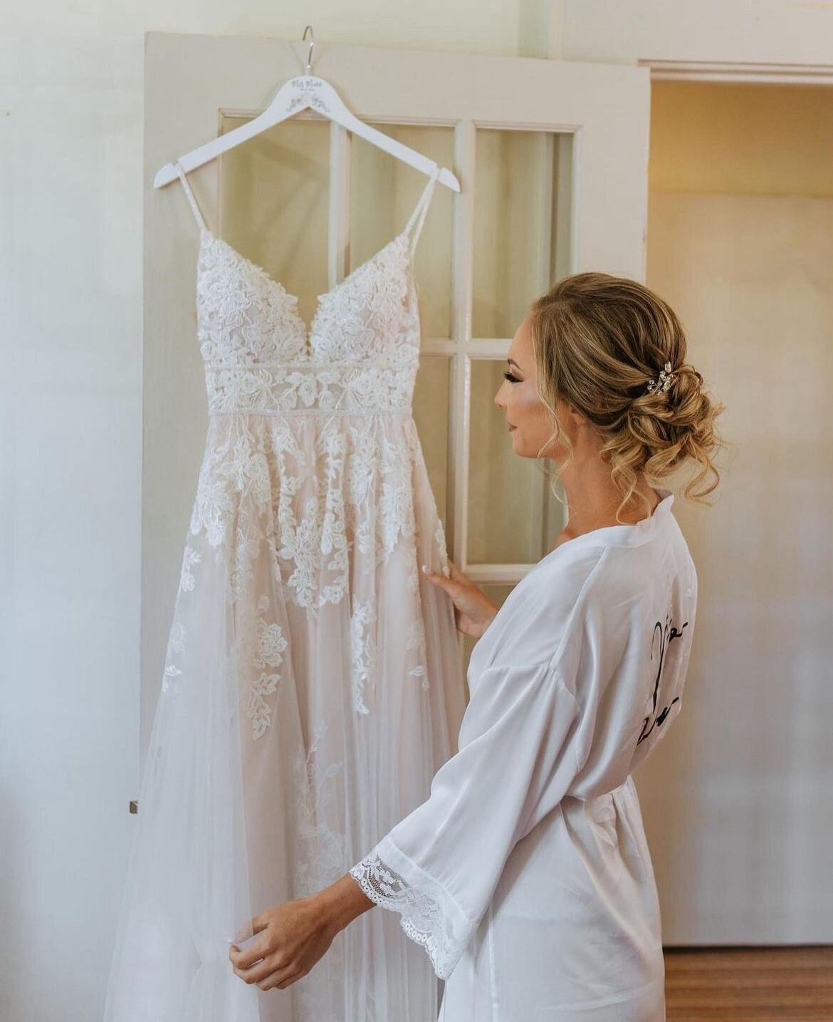 the roundhouse wedding bridal hair