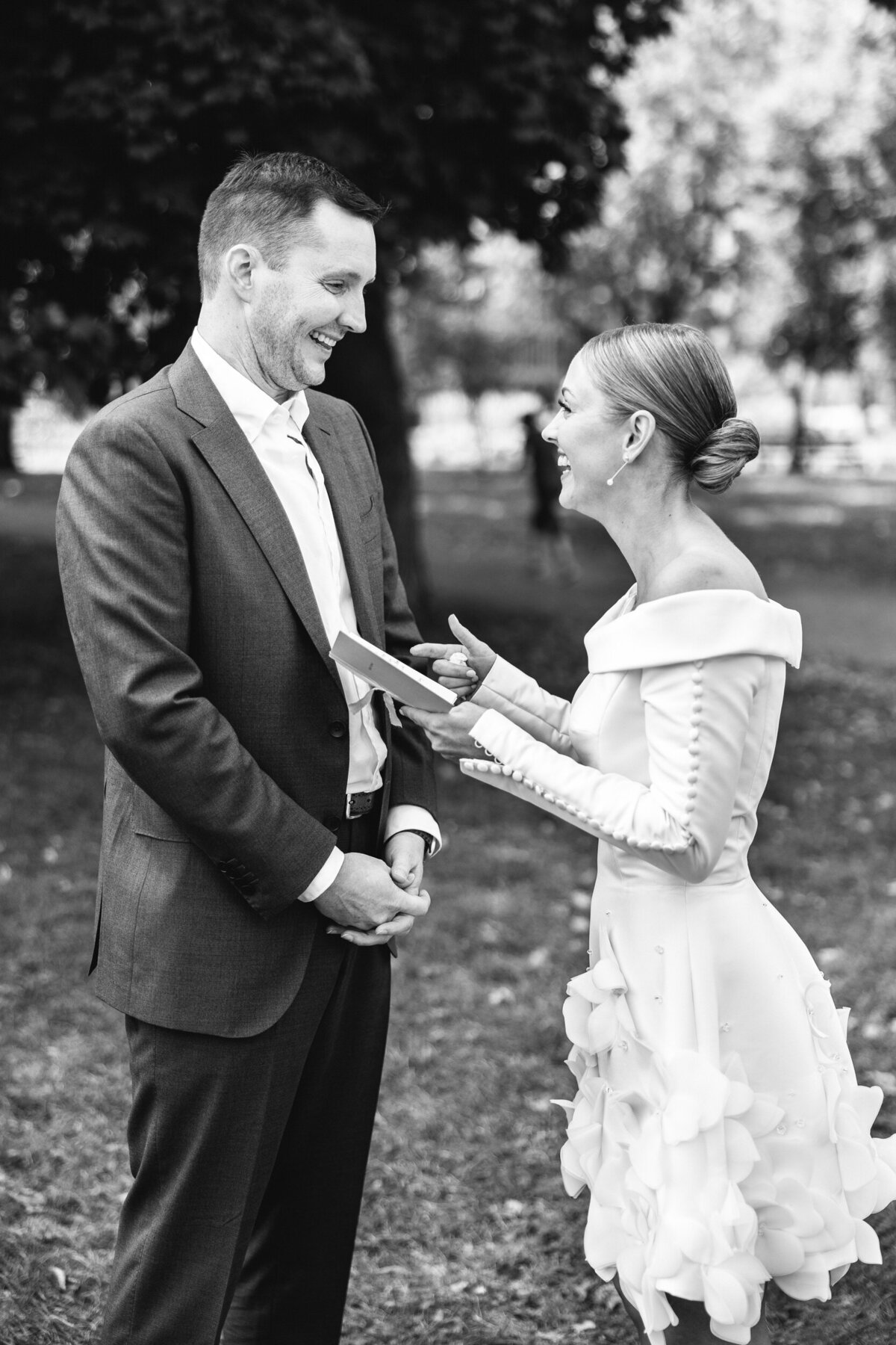 intimate-chicago-elopement-wedding-hoxton-hotel-photos-27