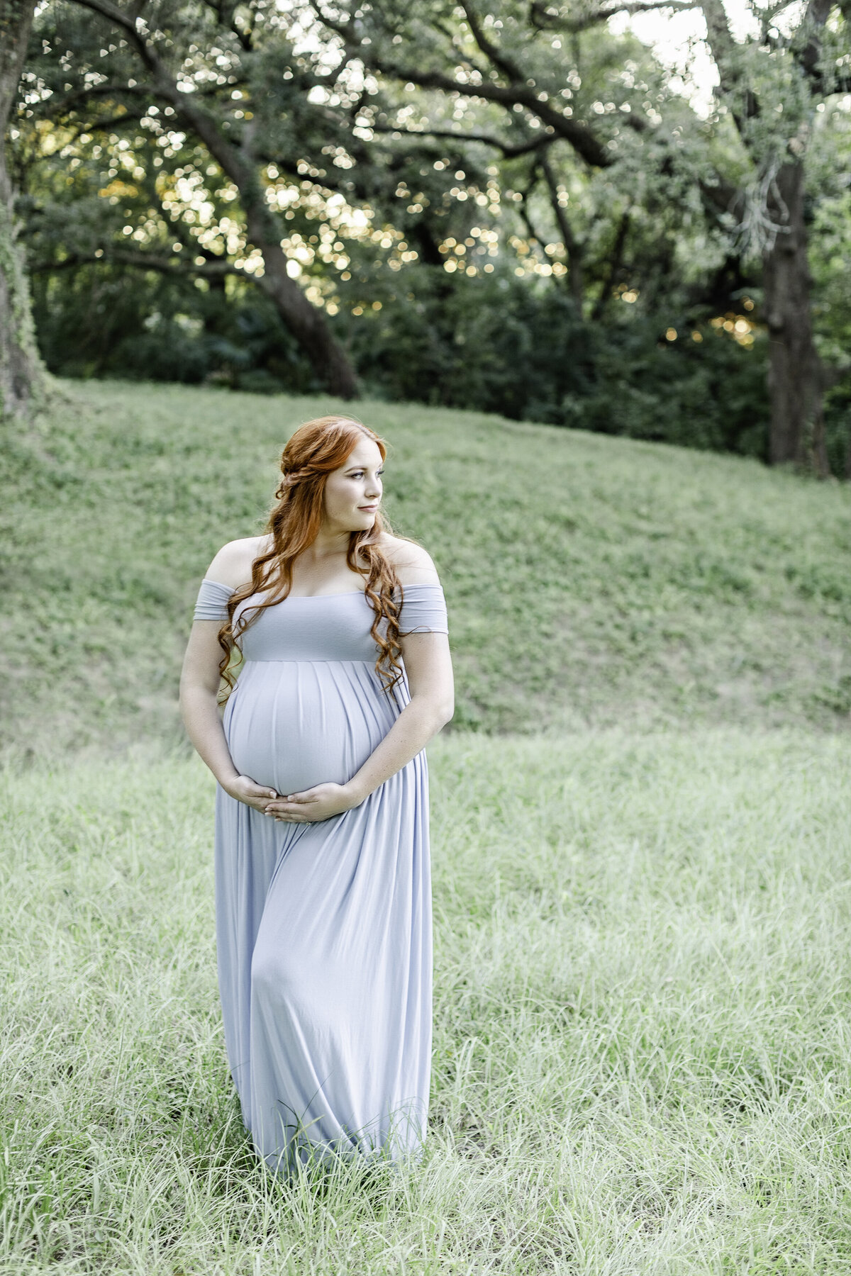 Red-hair-mom-to-be