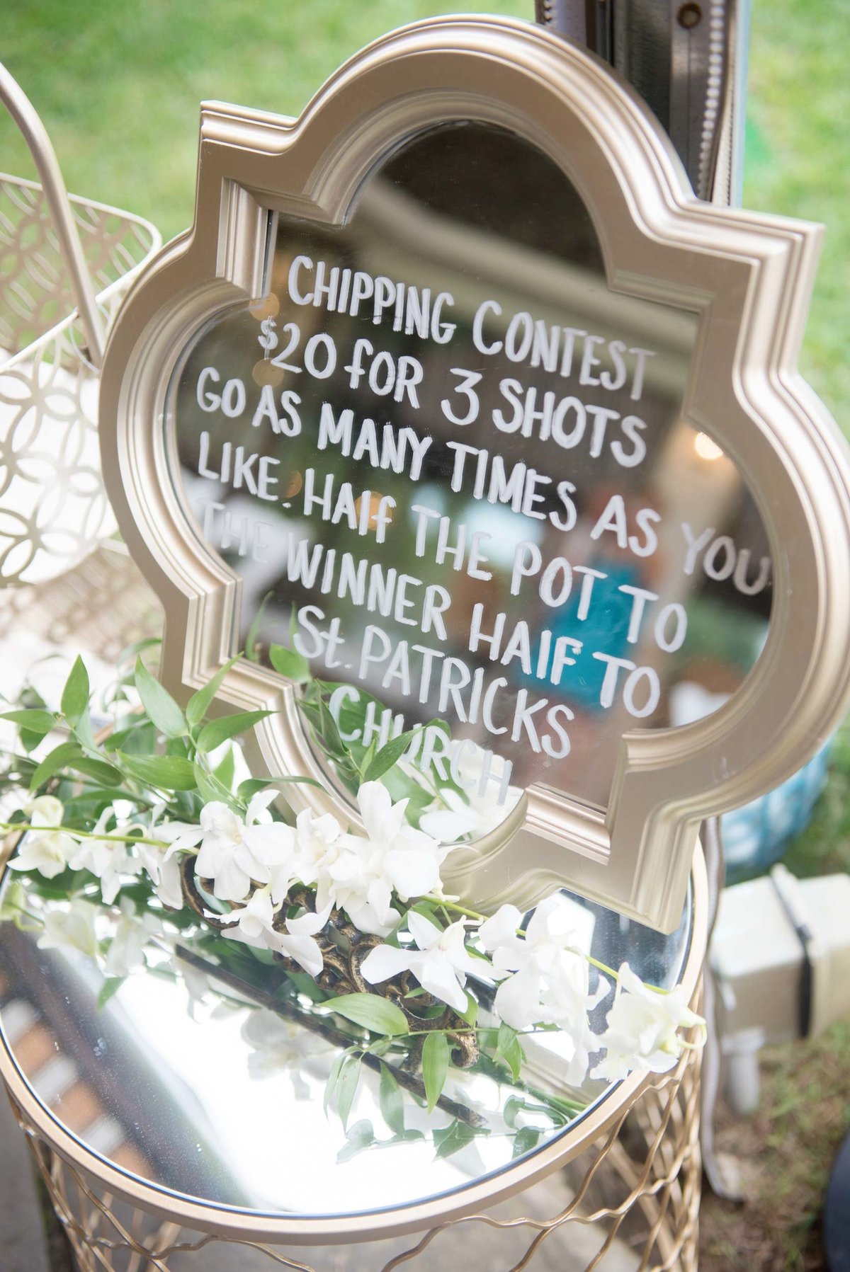 Chipping contest sign at Huntington Crescent Club