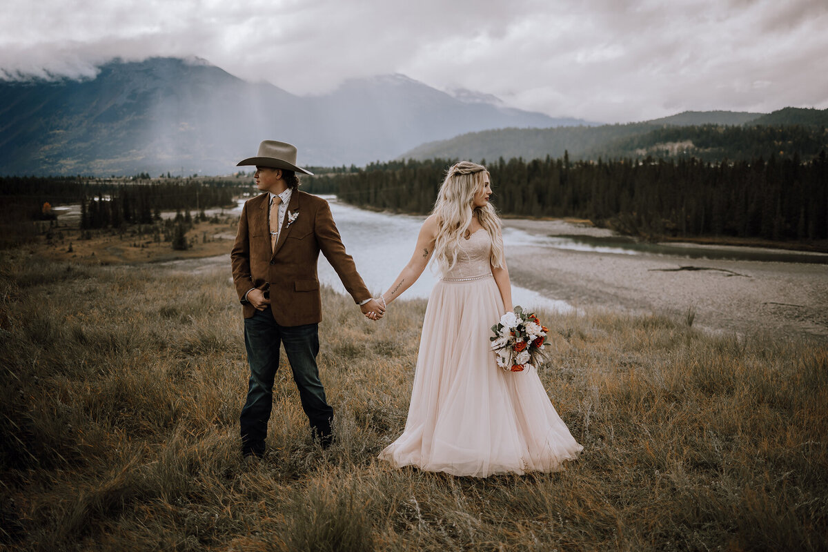 Alberta_elopement_photographer (16)