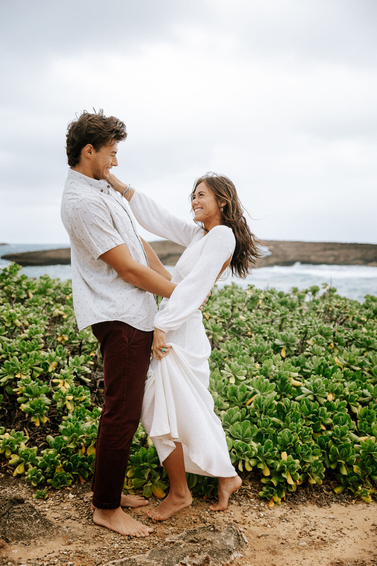 North_Shore_of_Oahu_Engagement_Photos_Skateboards_Laie_Kahuku_Haleiwa-25