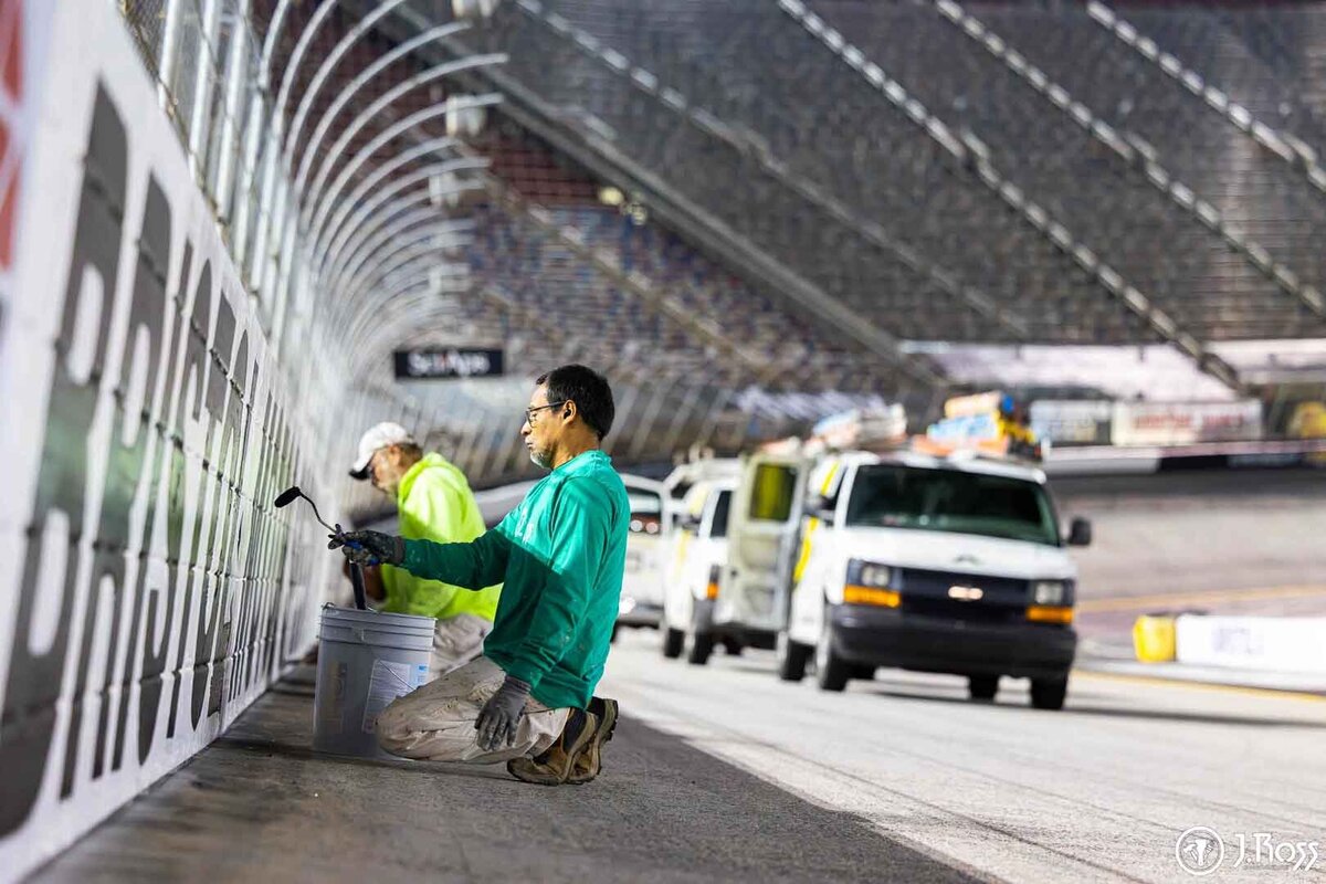 BRISTOL-MOTOR-SPEEDWAY-COMMERCIAL-PAINTING-J.ROSS-15-2