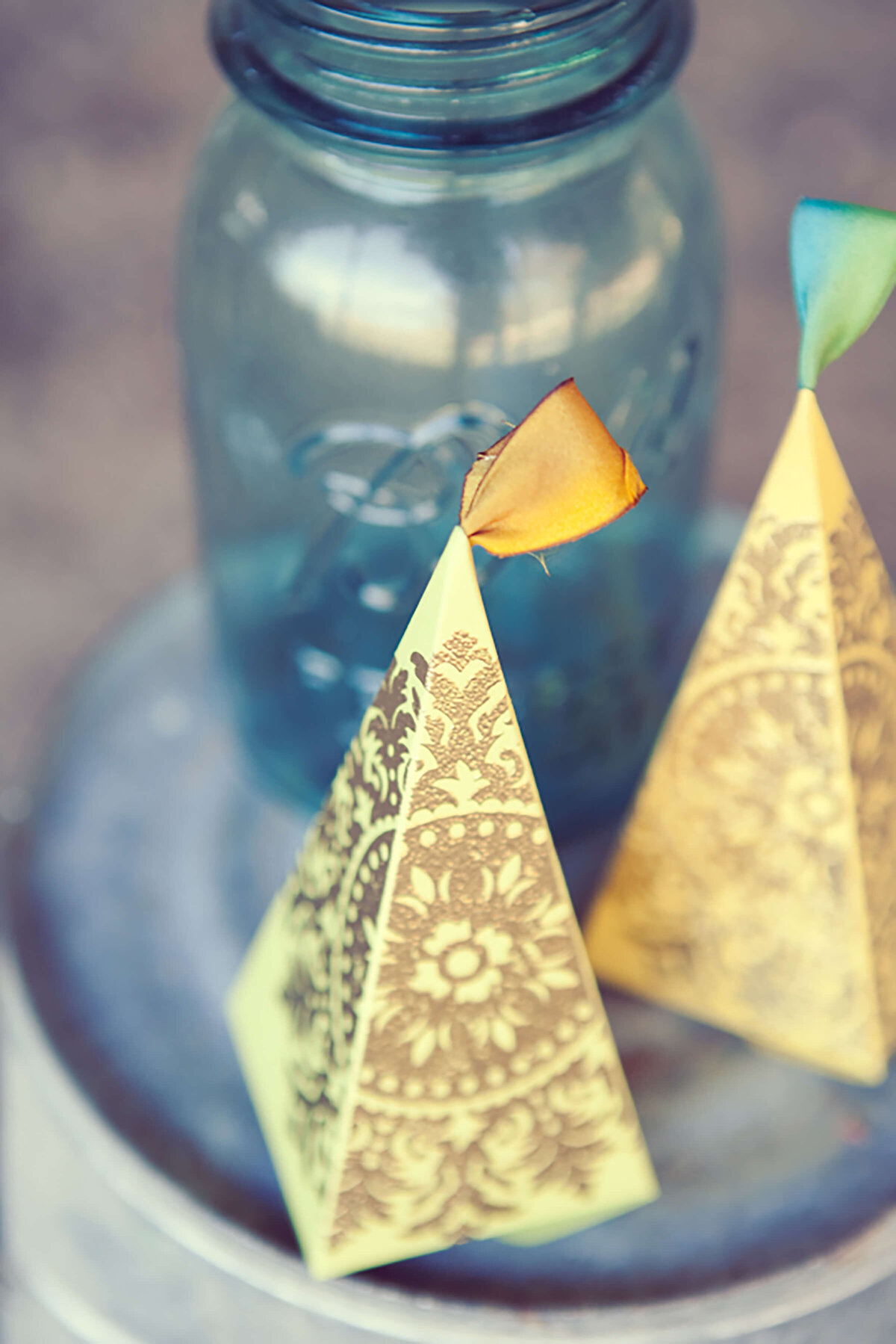 whimsical-cabin-favors-wedding-ampersandink