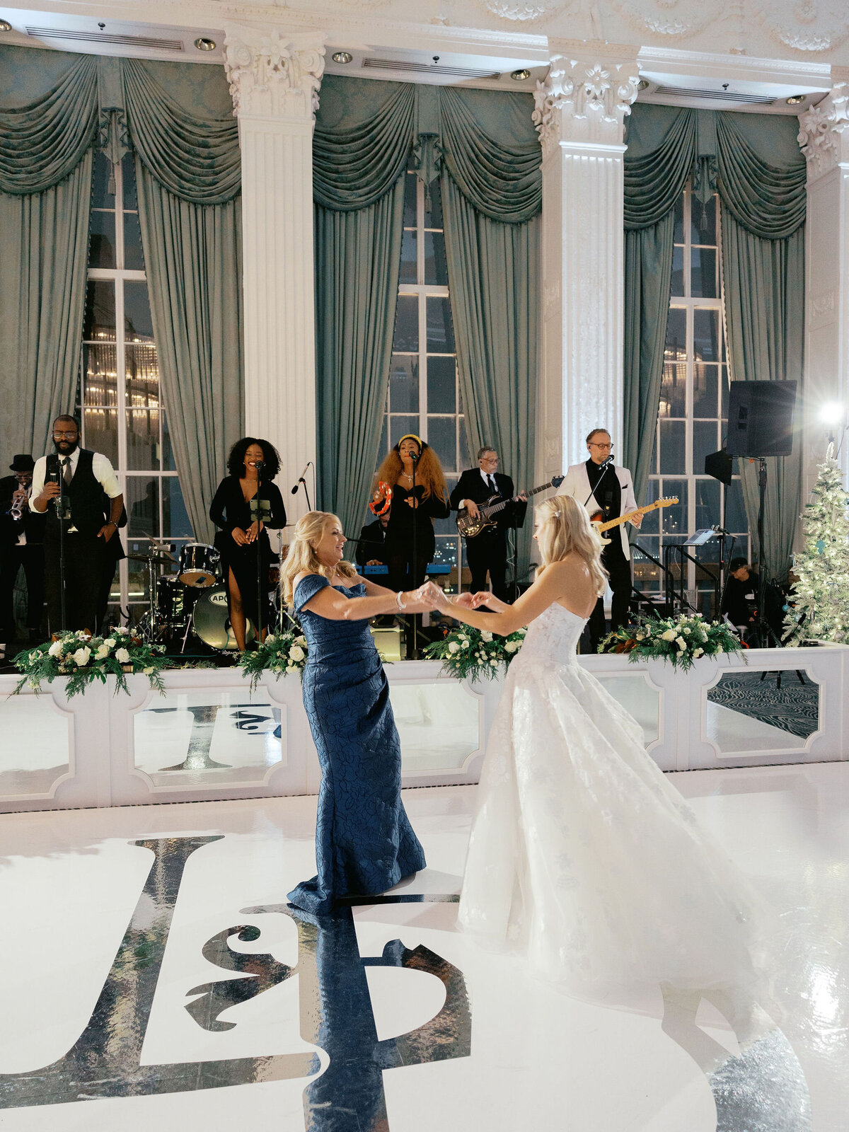 sarahharvey_ditostoweddingpreview414516