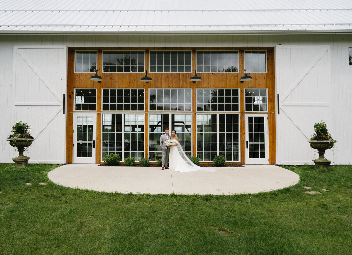 willow-brooke-farm-wedding-red-wing-minnesota-documentary-true to tone-midwest-photographer