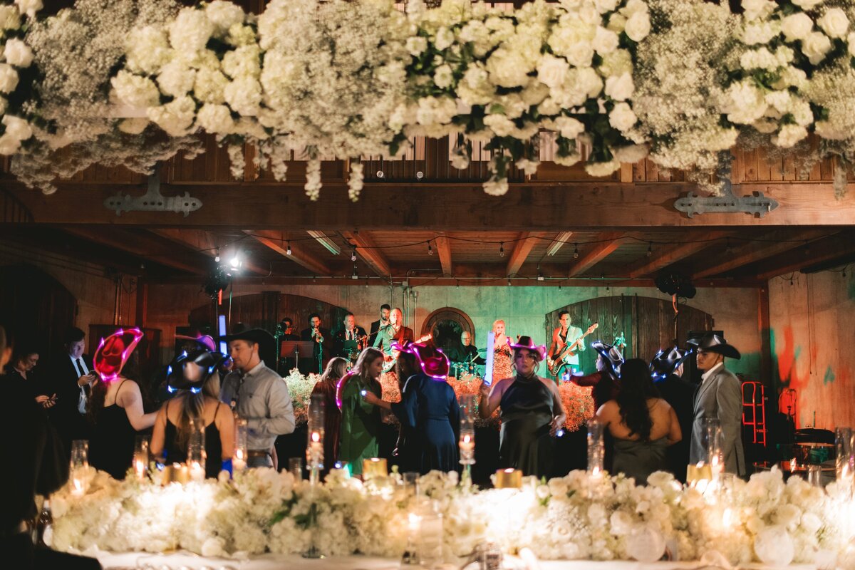 Lindsey-and-Justin-Wedding-Emily-Nicole-Photo-1108