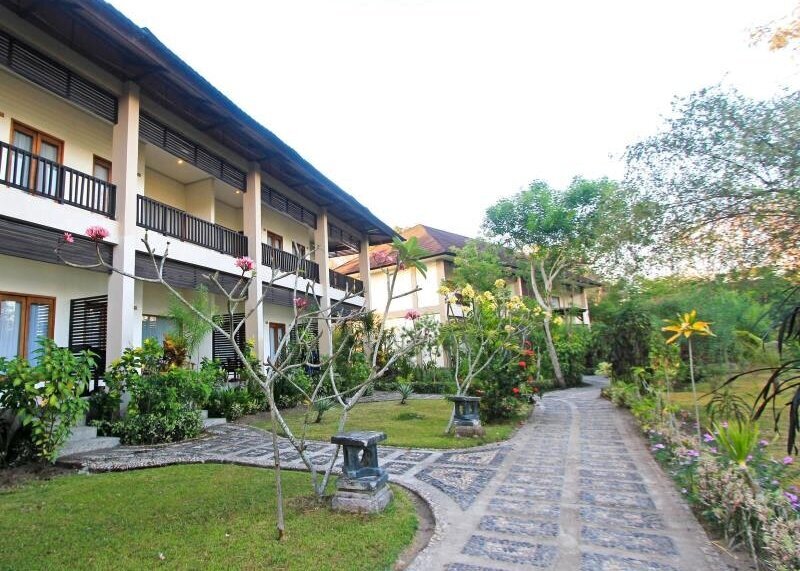Indonesie-Flores-Labuan-Bajo-Puri-Sari-Beach-hotel-tuin