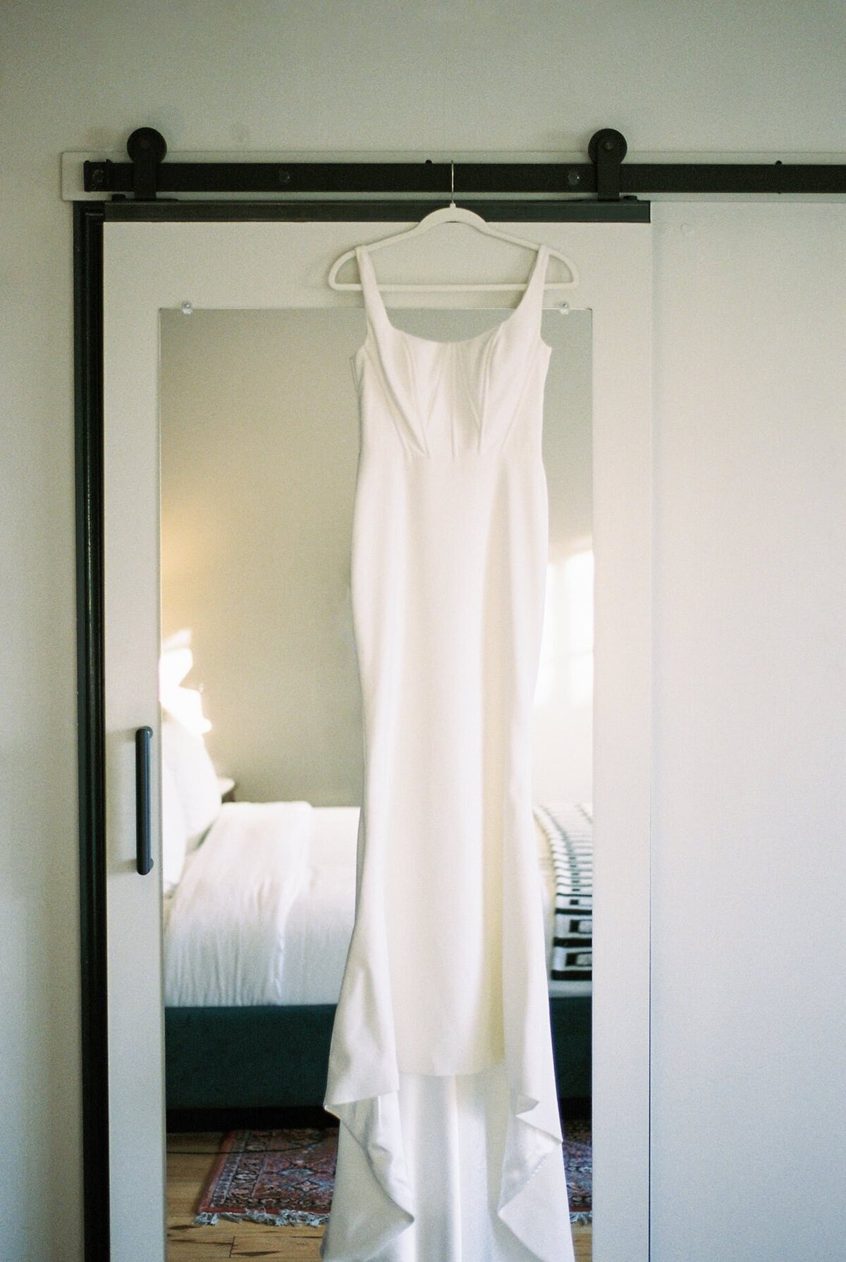 sleeveless wedding dress