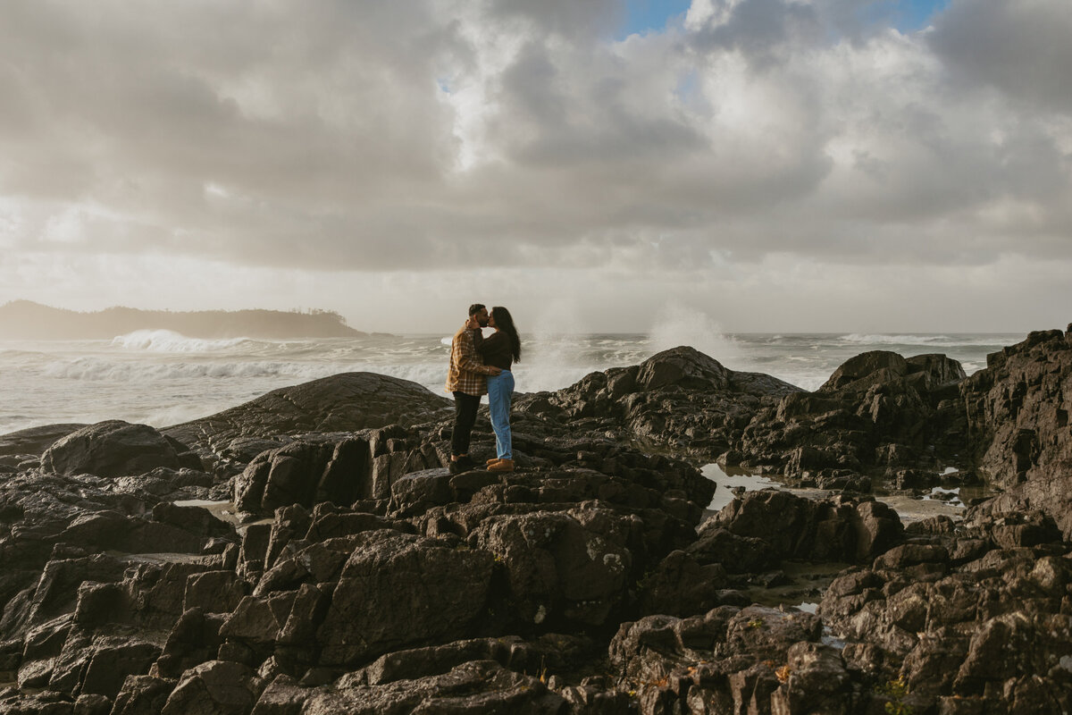 V&R Cox Bay Beach Tofino Engagement-5815