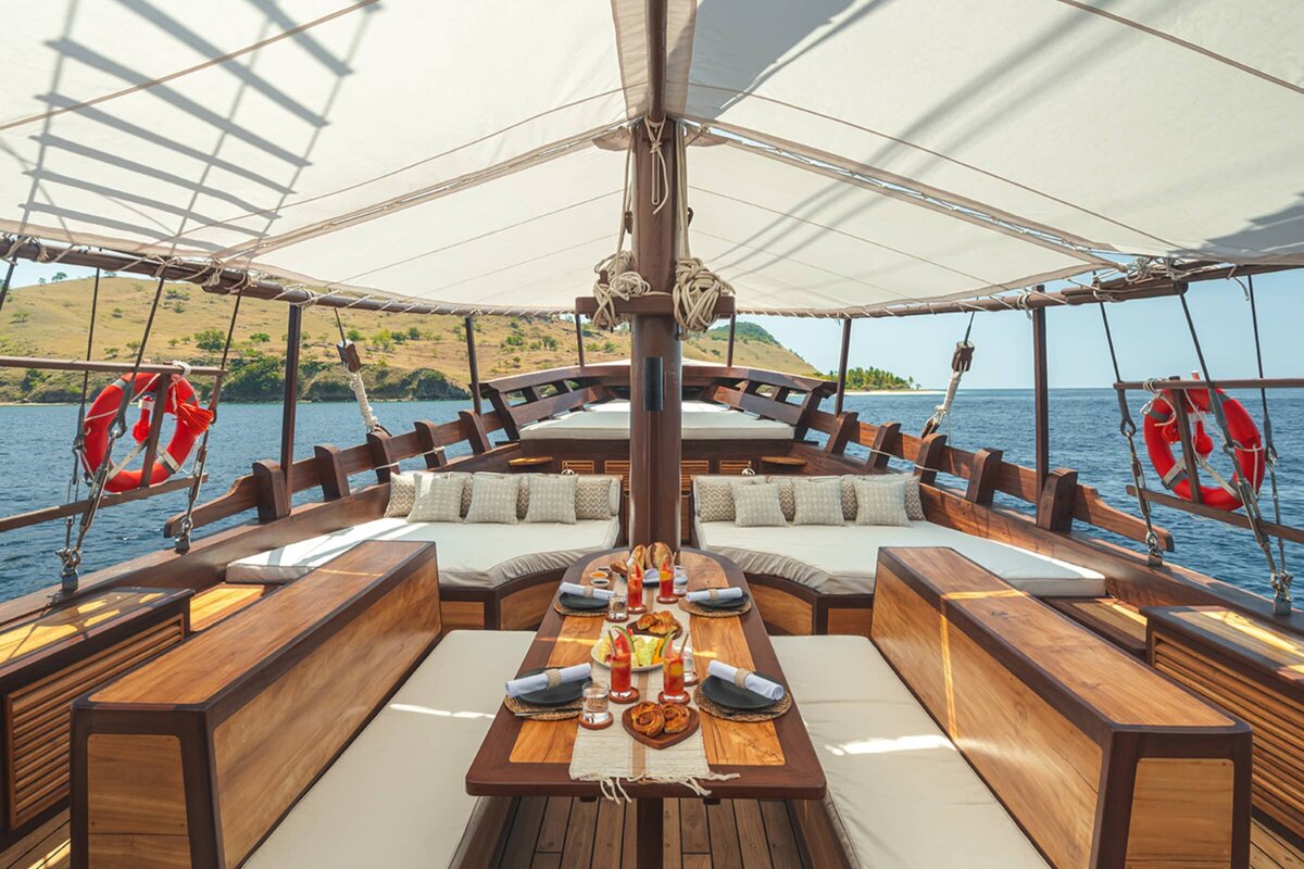 Sanya Luxury Yacht Charter Raja Ampat Dining 4