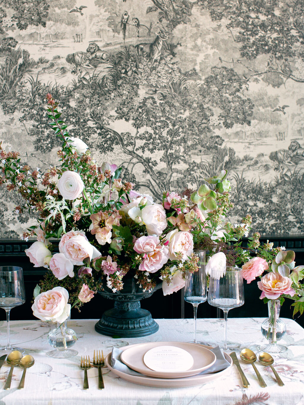 max-owens-design-english-floral-wedding-05-hellebore-garden-roses