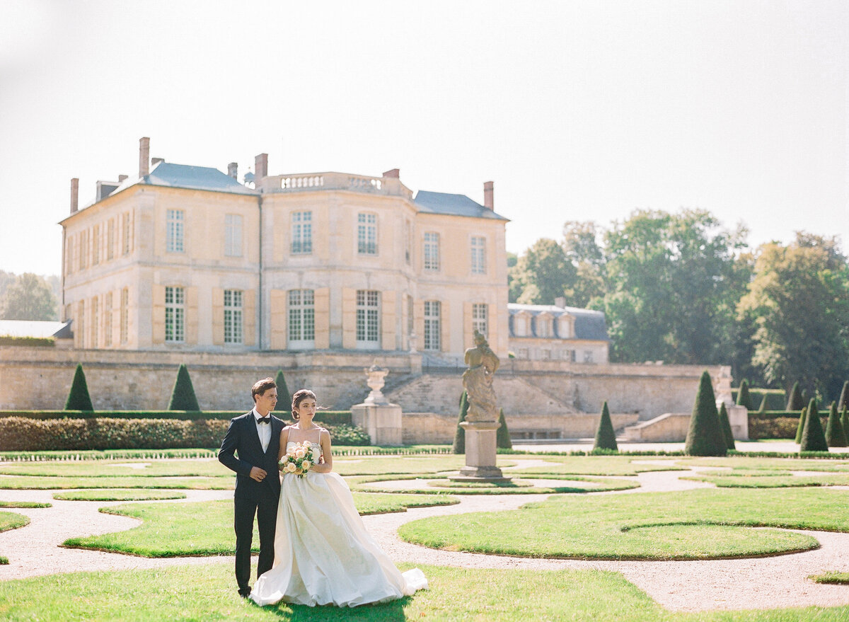 Chateau-de-Villette-Molly-Carr-Photography-Bride-Groom-47