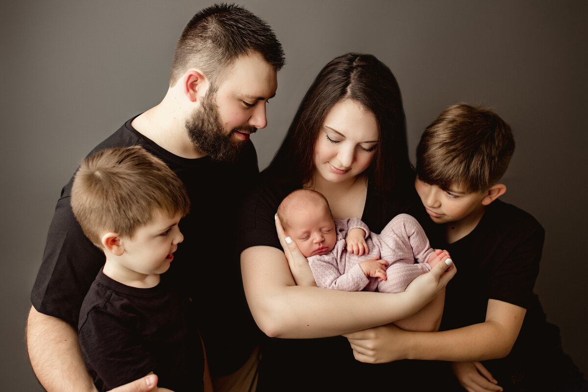family portraits NW Arkansas, family photographer near me, Fayetteville Photographer, Cave Springs family portraits