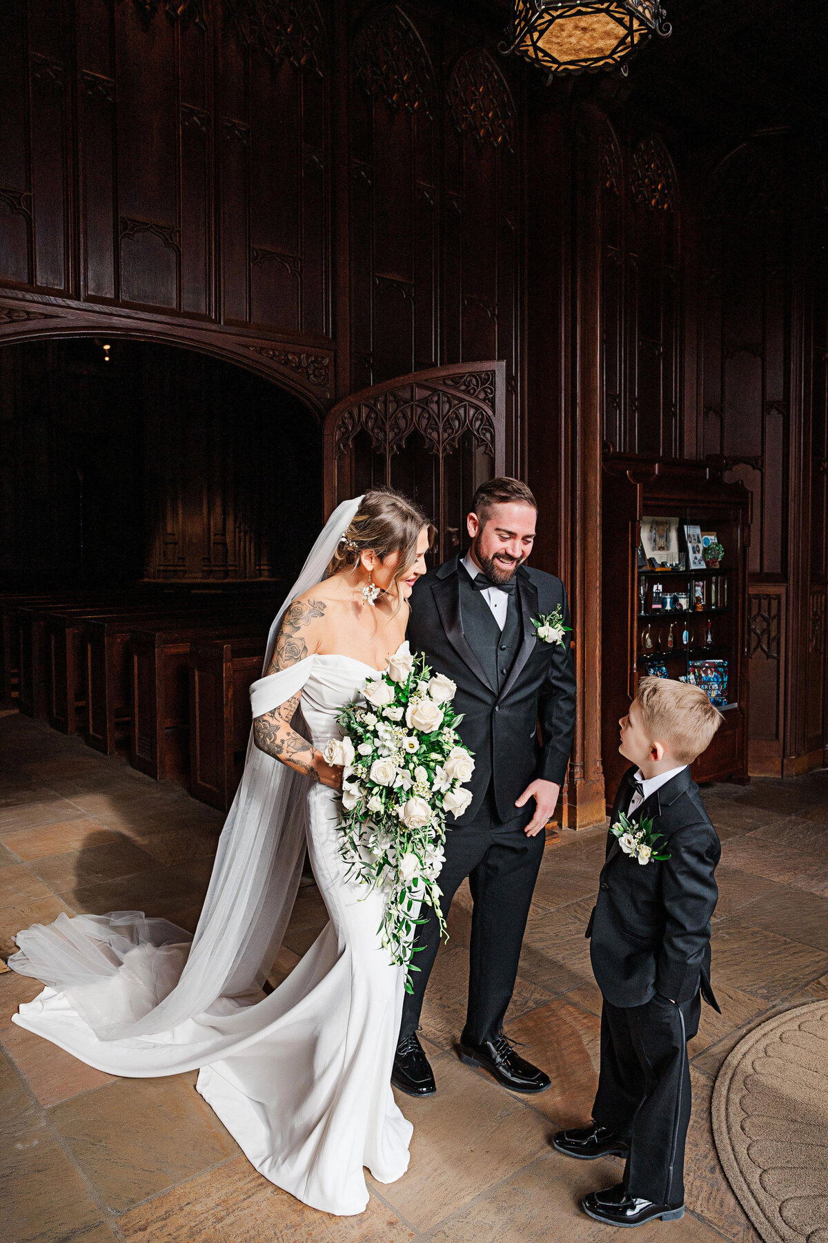 intimate wedding ceremony at heinz chapel