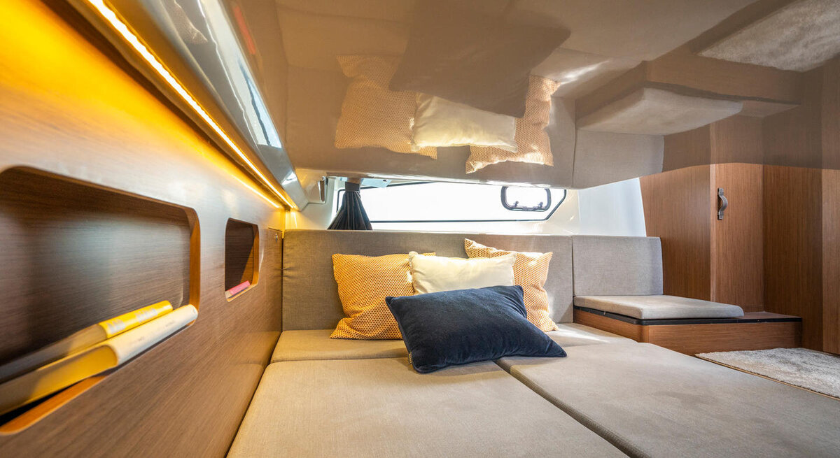 beneteau-antares-11FLY-interior-8