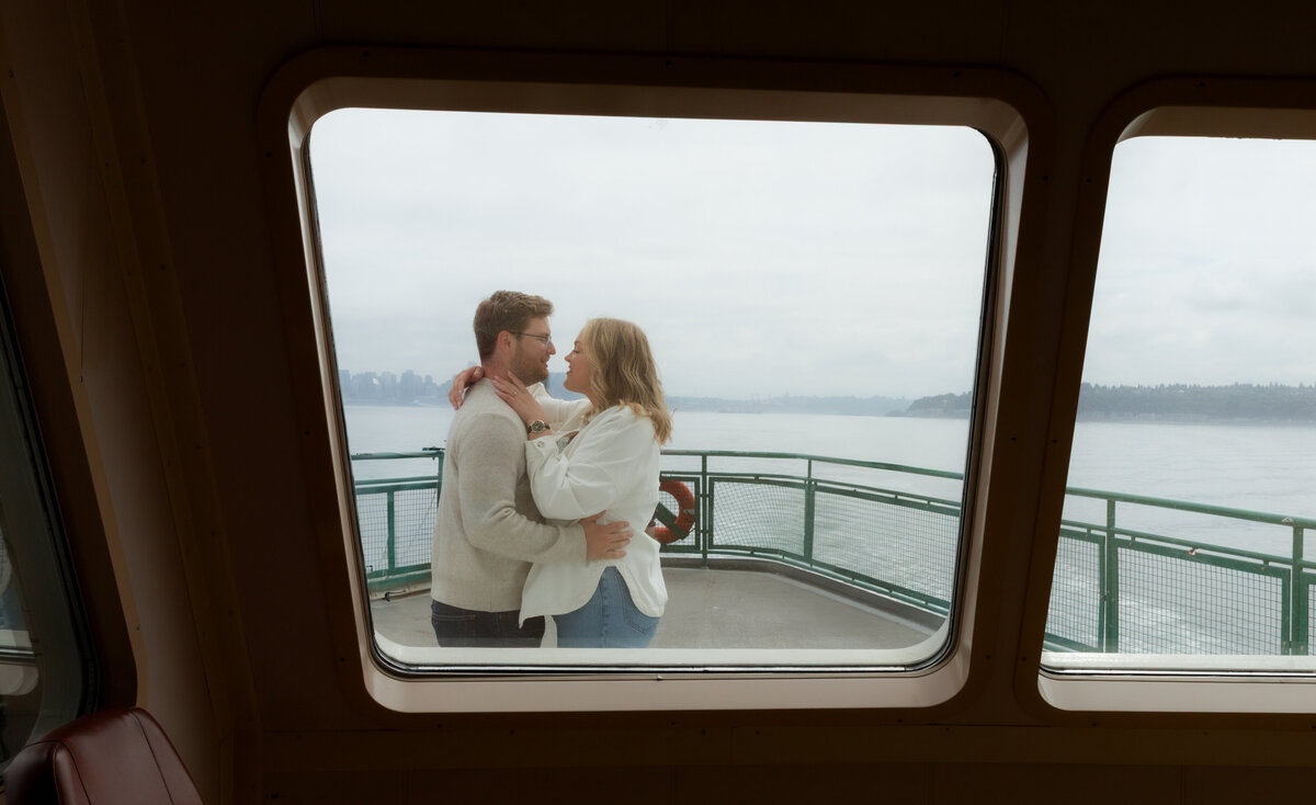SeattleFerryCouplesPhotography67
