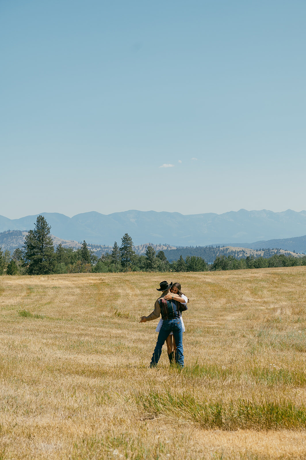 presley-gray-photo-haybale-forest-montana-elopement-7955