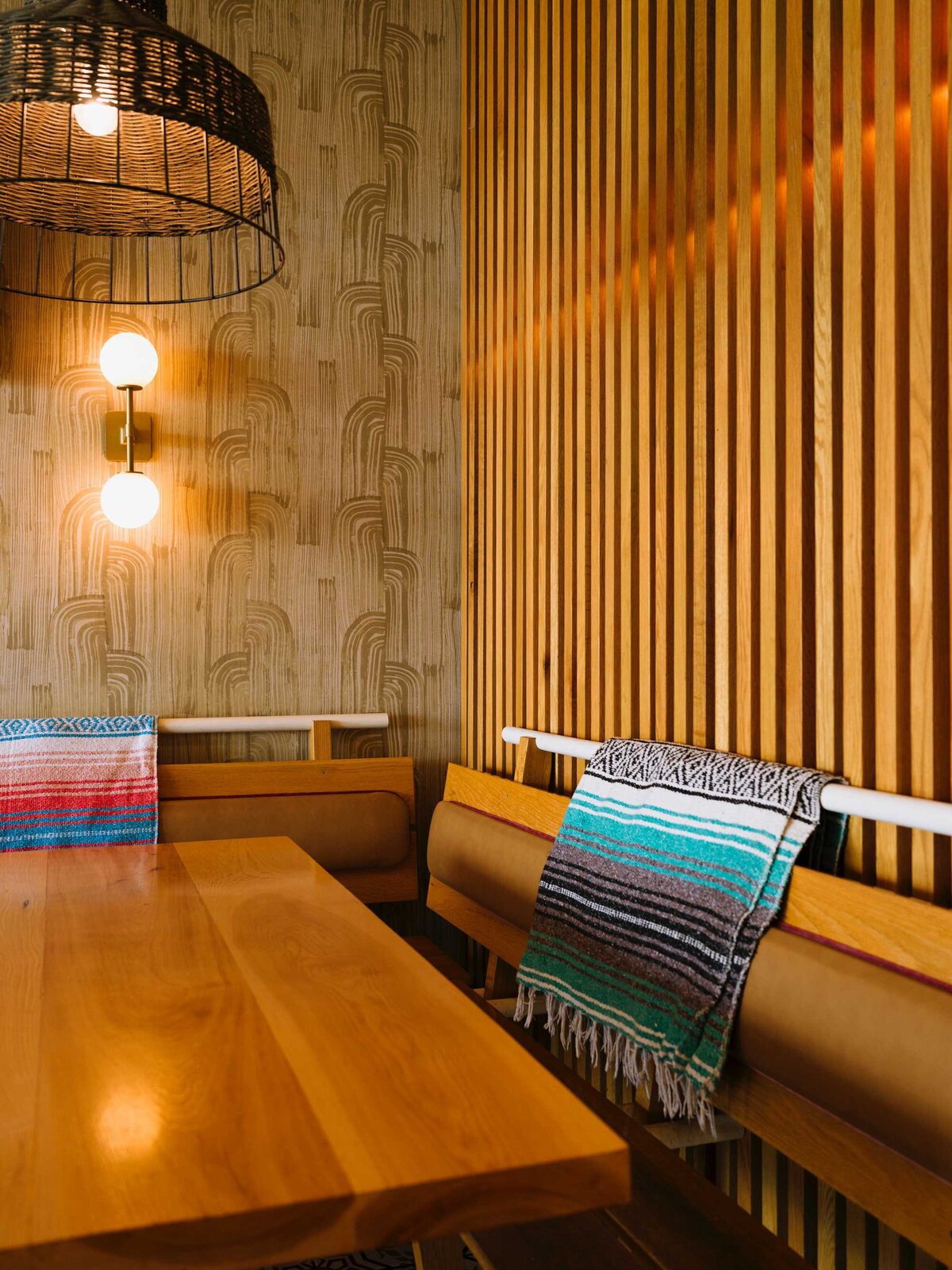 Vida-back-table