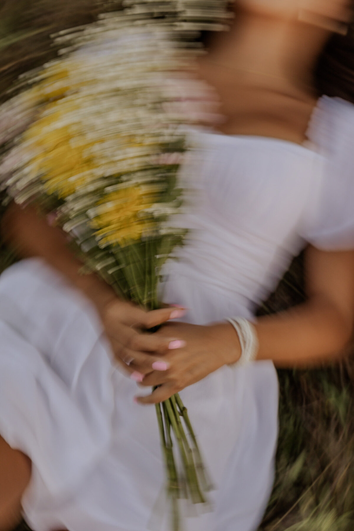 Graduation Photos with a bouquet of flowers | motion blur photography | Minnesota Portrait photographer 
