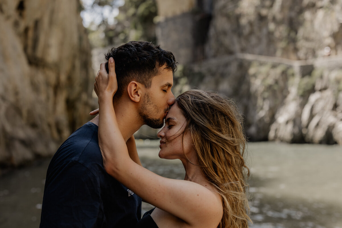 amalfi italy couple photos